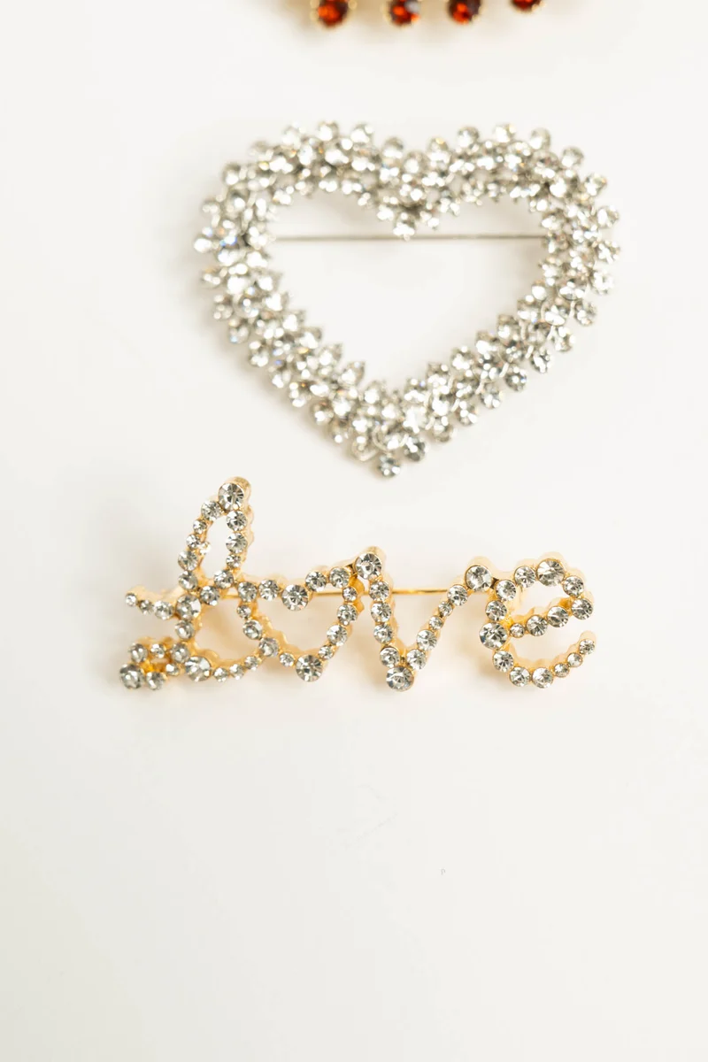 Set da tre spille con strass multicolor