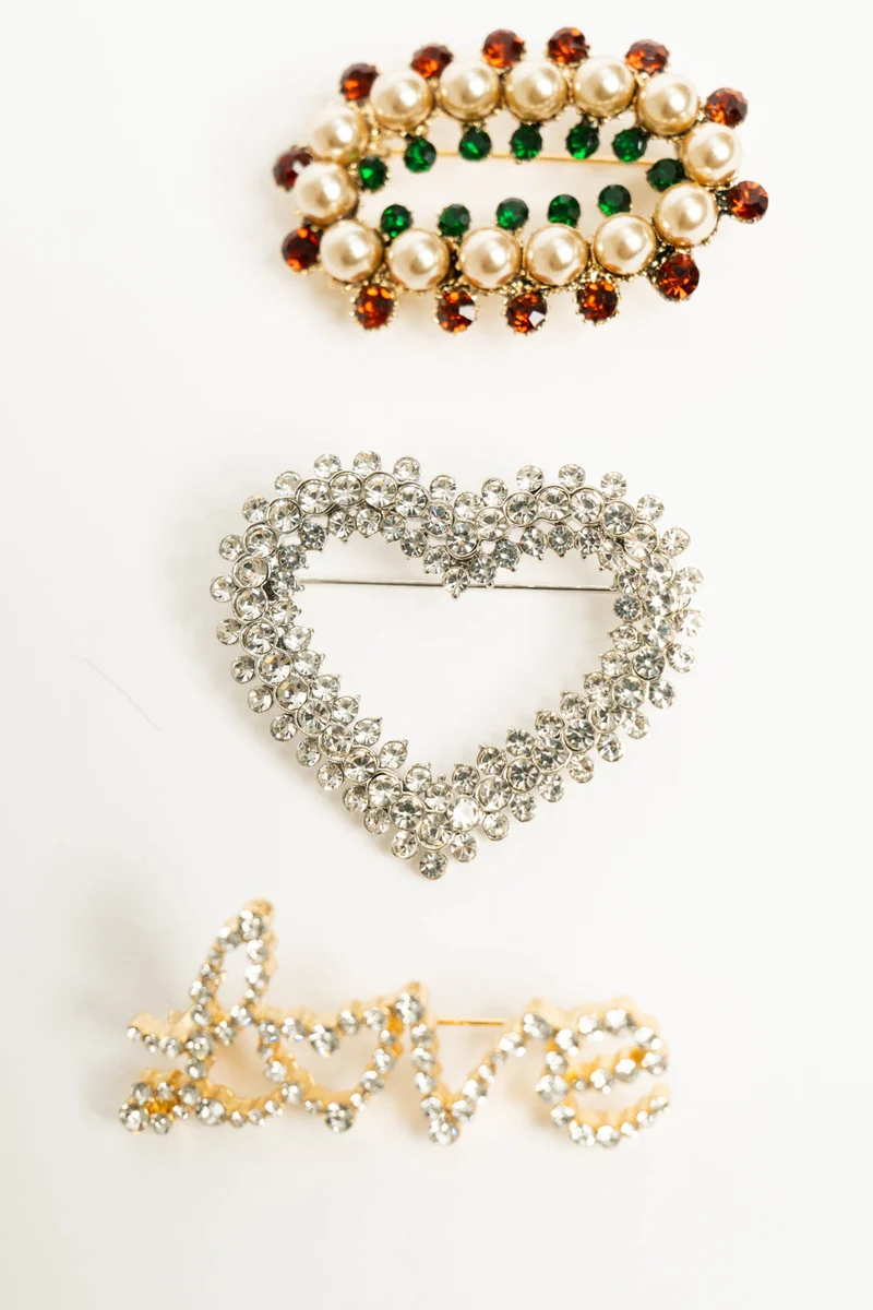 Set da tre spille con strass multicolor