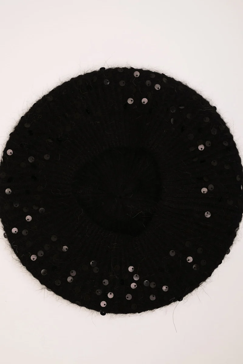Basco nero con paillettes