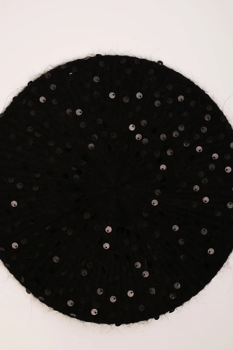 Basco nero con paillettes