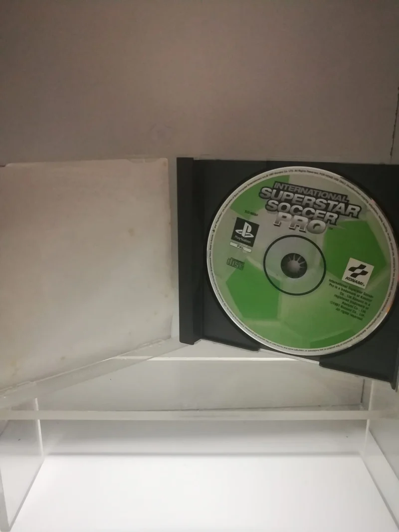 INTERNATIONAL SUPERSTARS SOCCER PRO PS1 (usato garantito)(manca il manuale)