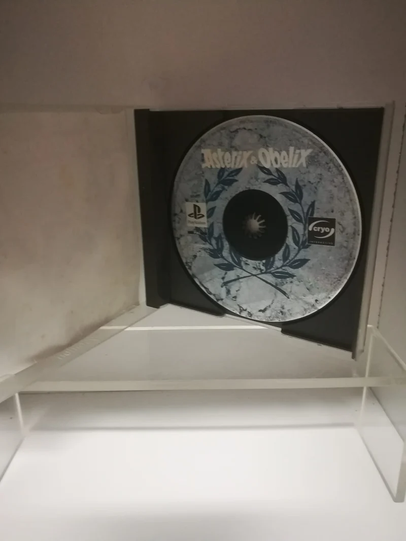 ASTERIX & OBELIX CONTRO CESARE PS1 (usato garantito)(manca il manuale)(parlato in italiano)