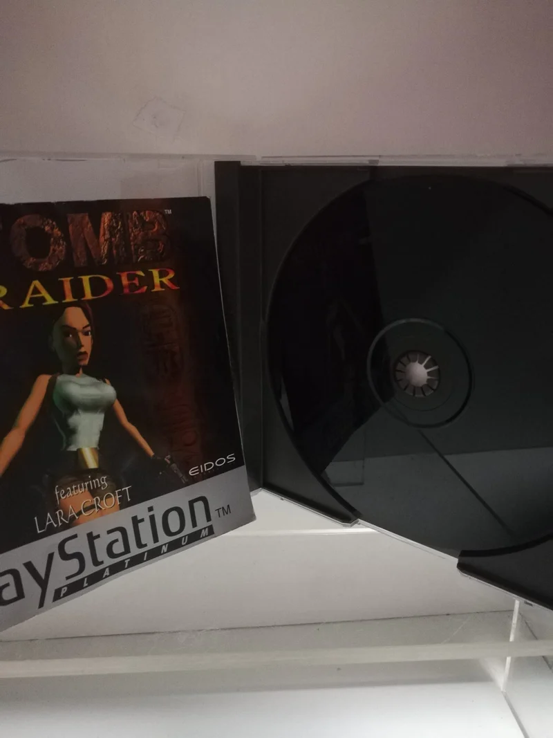 TOMB RAIDER PS1 (usato garantito)( manca la prima copertina)