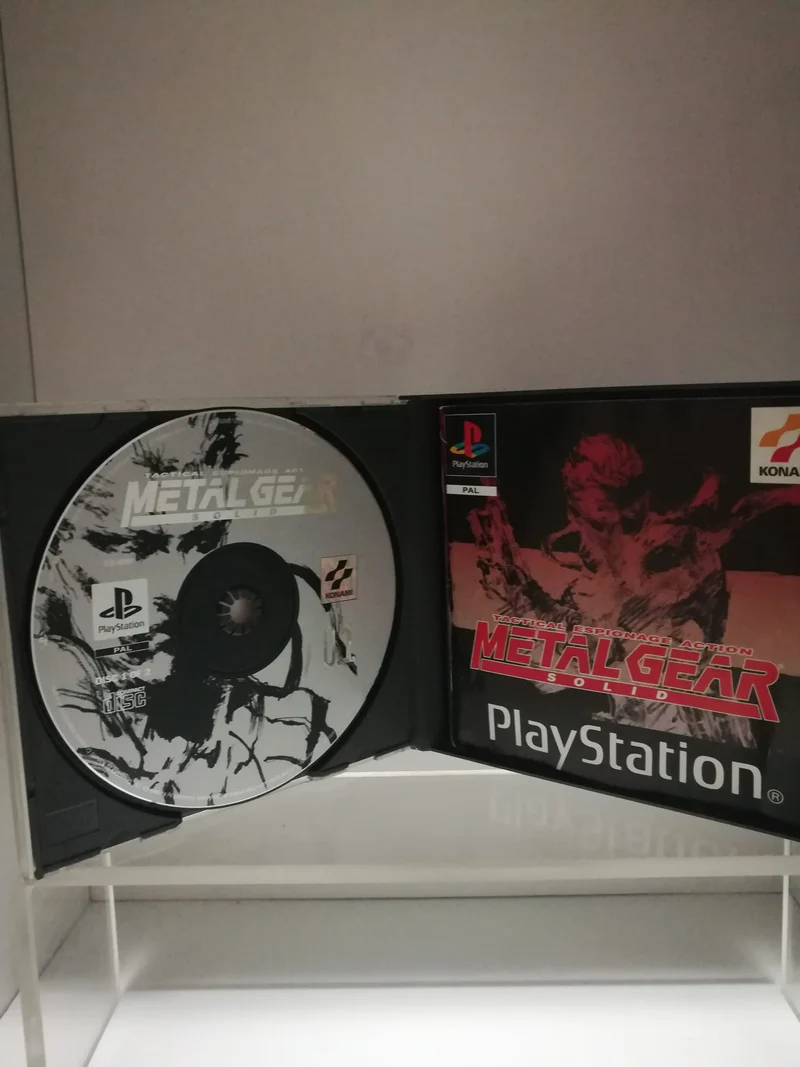 METAL GEAR SOLID PS1 (usato garantito)(completamente in italiano)