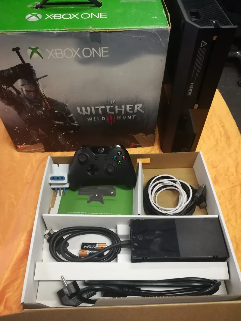CONSOLE XBOX ONE (usato garantito)(completa di tutto)