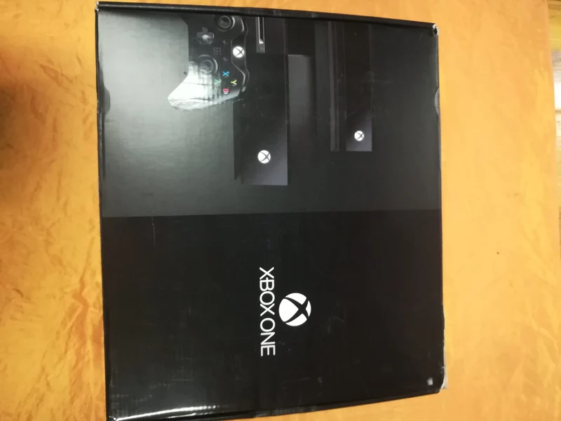 CONSOLE XBOX ONE-DAY ONE 2013- (versione italiana)(usato garantito)(completa di tutto)
