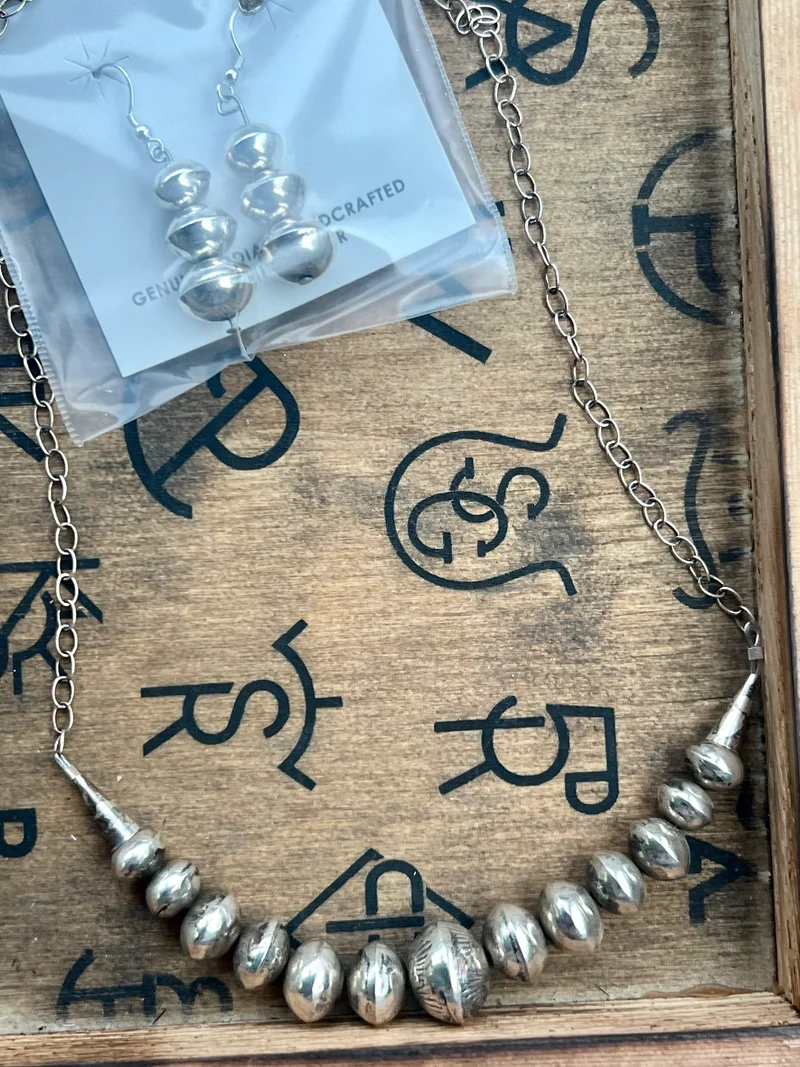 Navajo Pearl Bar Necklace - 20”
