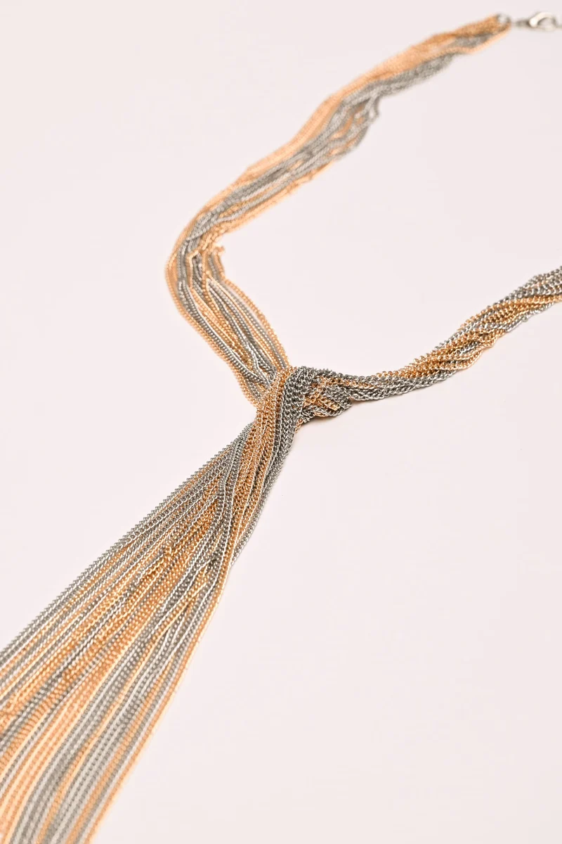 Collana lunga con catenelle e nodo