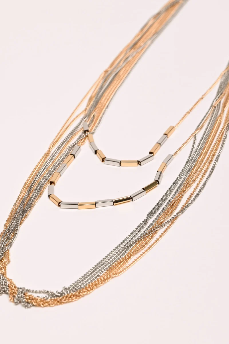 Collana lunga con catenelle e perline