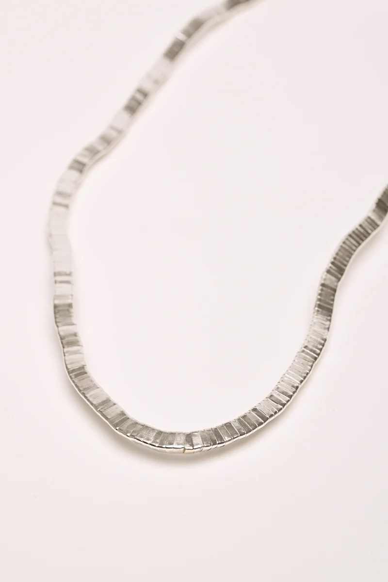 Collana lunga in metallo
