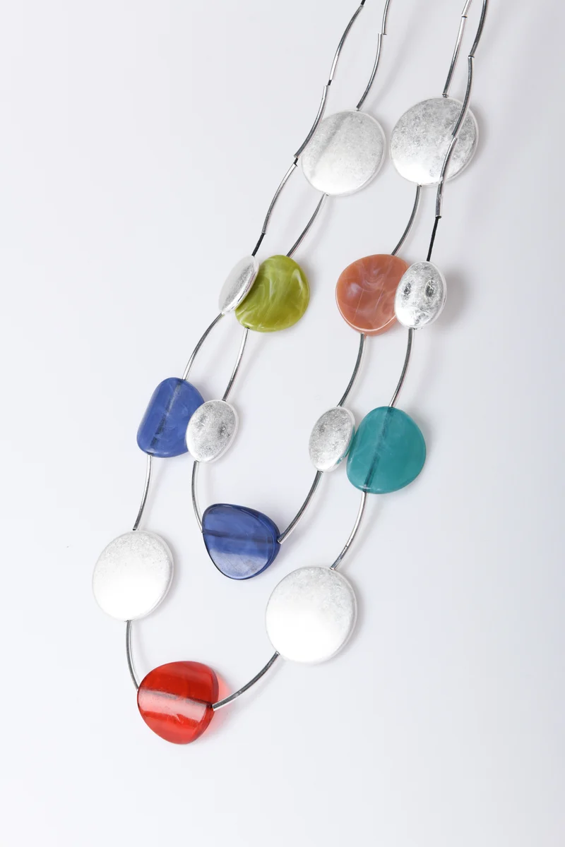 Collana lunga con pendenti circolari