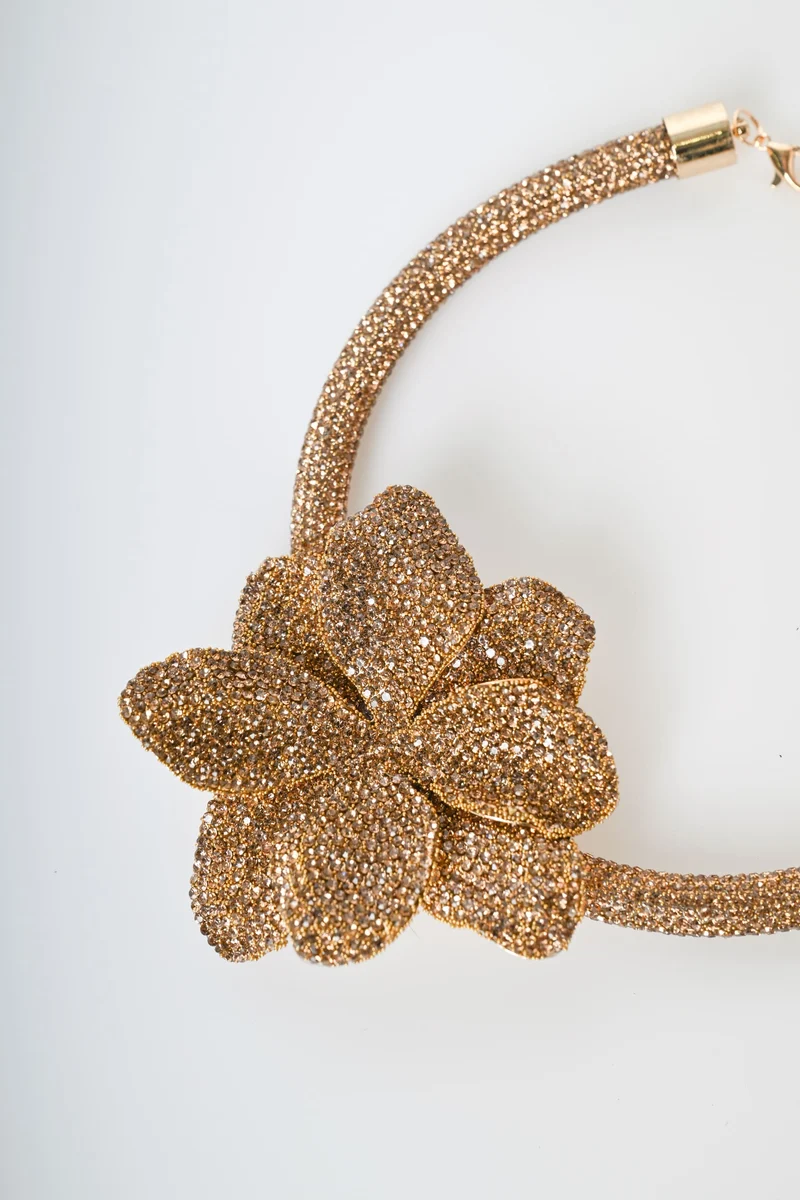 Collana rigida in strass con fiore