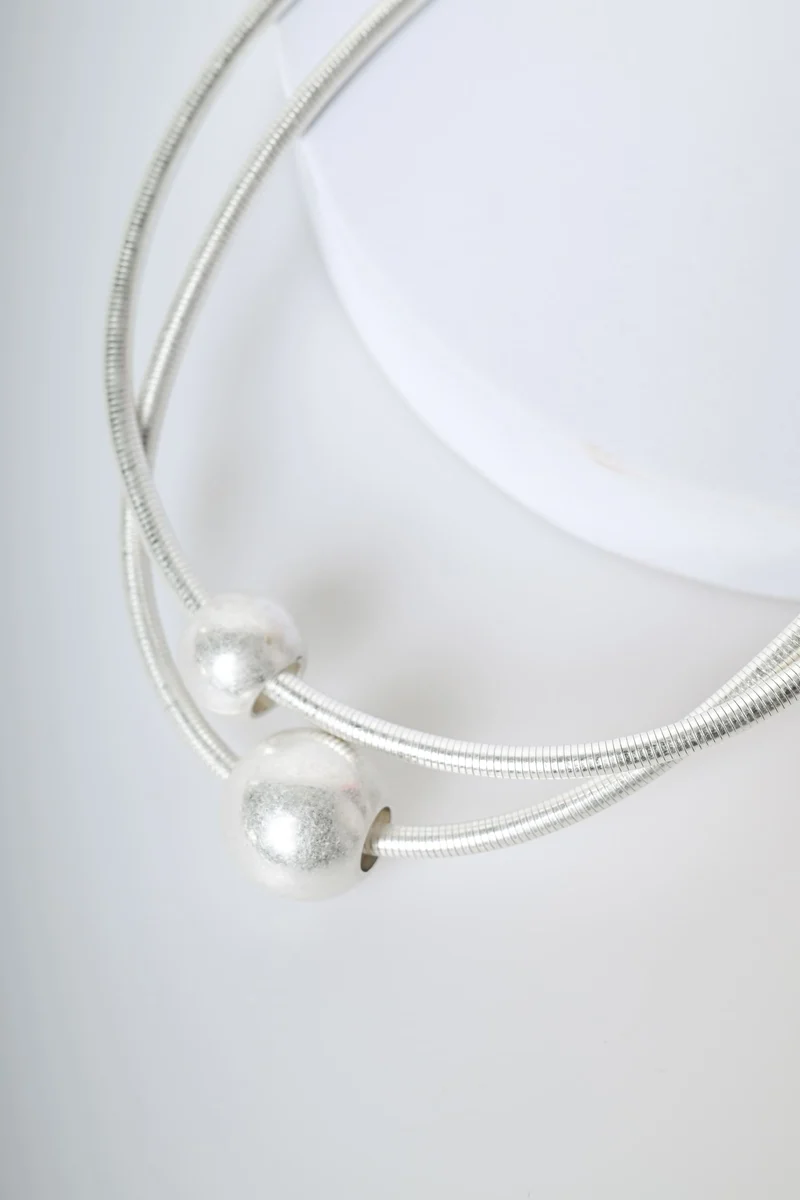 Collana a due fili con sfere