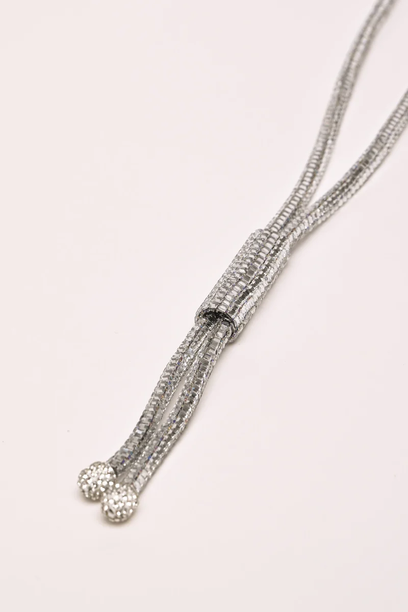 Collana lunga tubolare con strass