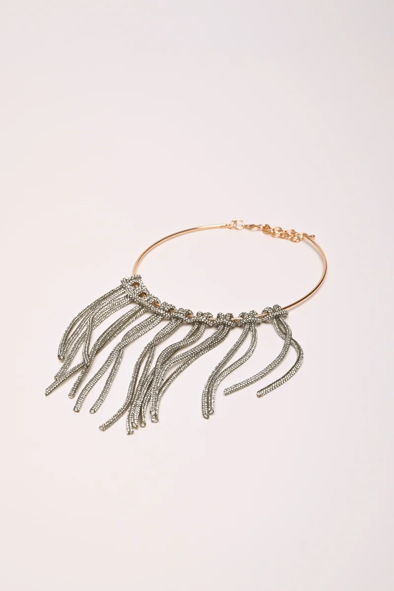 Collana con fili pendenti in strass