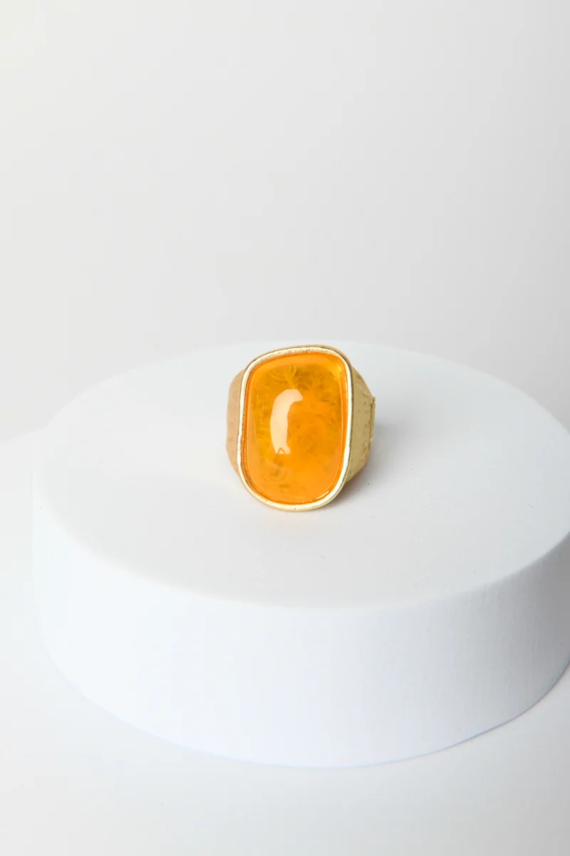 Anello con pietra