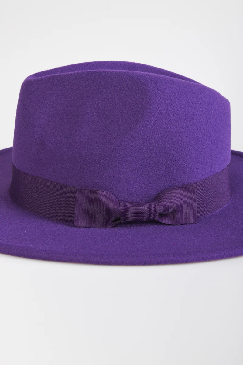 Cappello con cinturino in gros-grain