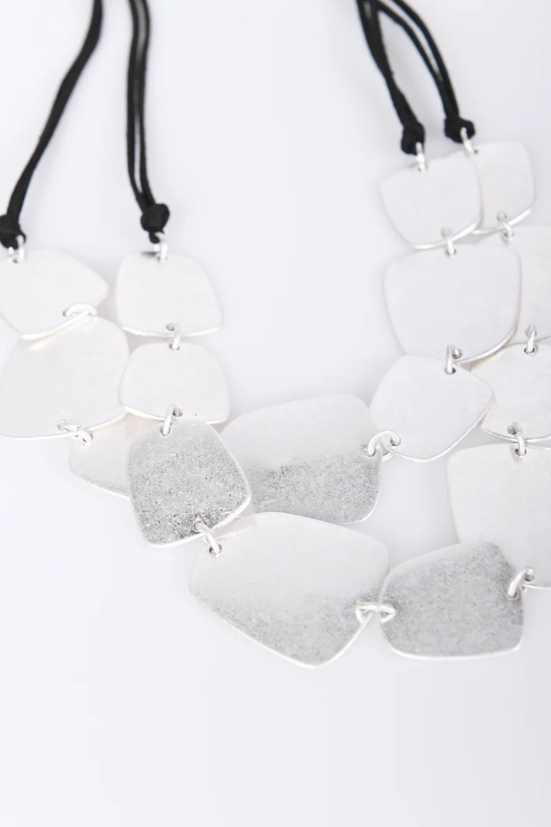 Collana con pendenti geometrici