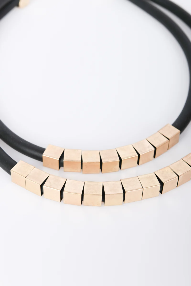 Collana doppio filo con cubi