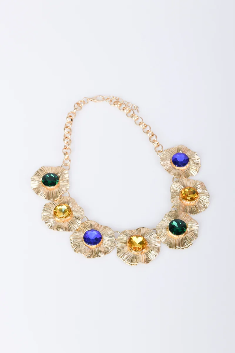 Collana con fiori e cristalli