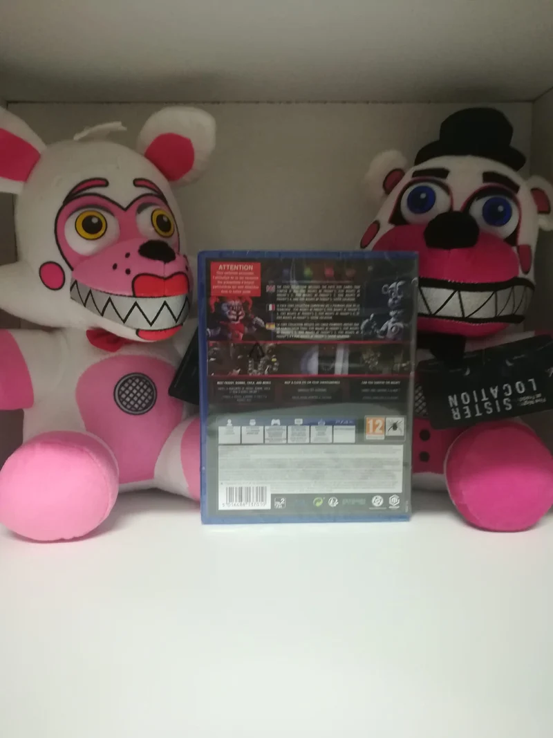 Five Nights at Freddy's Core Collection Playstation 4 +2 PELUCHE FNAF