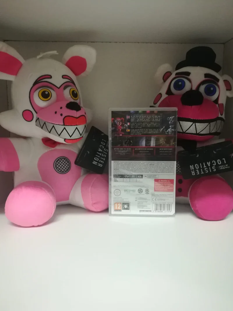 Five Nights at Freddy's Core Collection Nintendo Switch +2 peluche FNAF