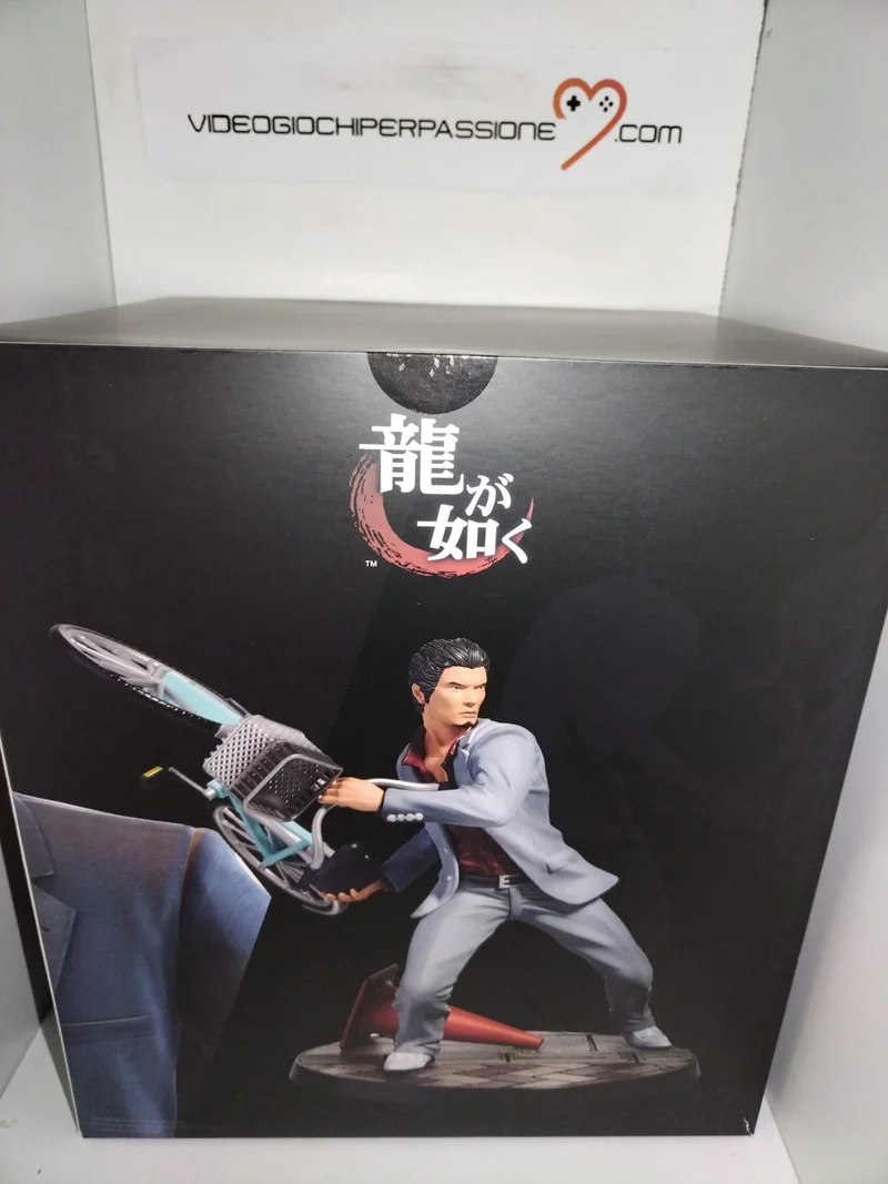 OFFICIAL RYŪ GA GOTOKU YAKUZA KAZUMA KIRYU STATUE -