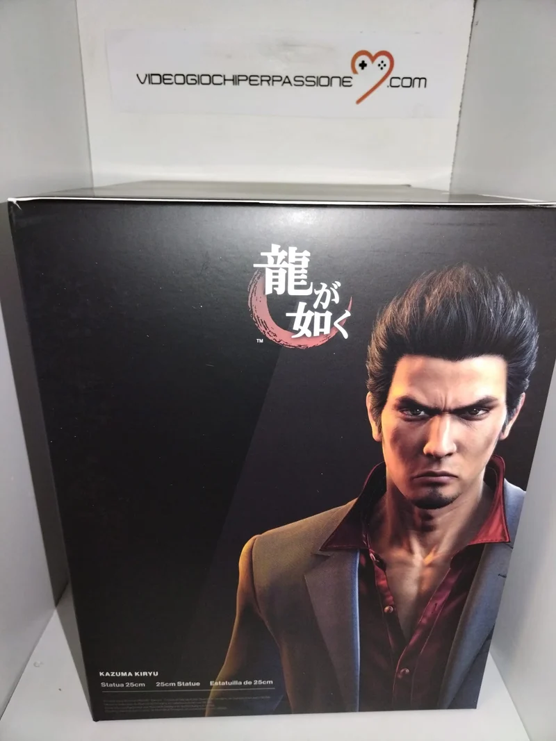 OFFICIAL RYŪ GA GOTOKU YAKUZA KAZUMA KIRYU STATUE -