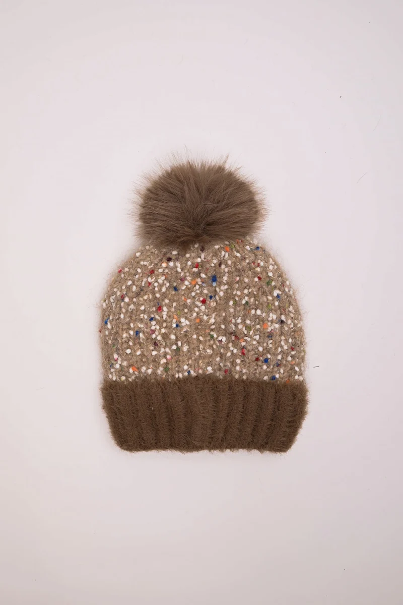 Berretto in maglia con pompon