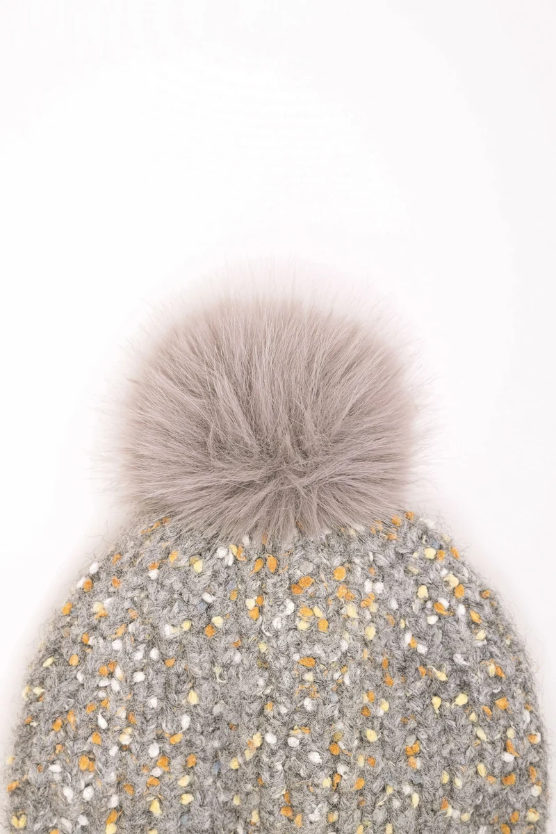 Berretto in maglia con pompon