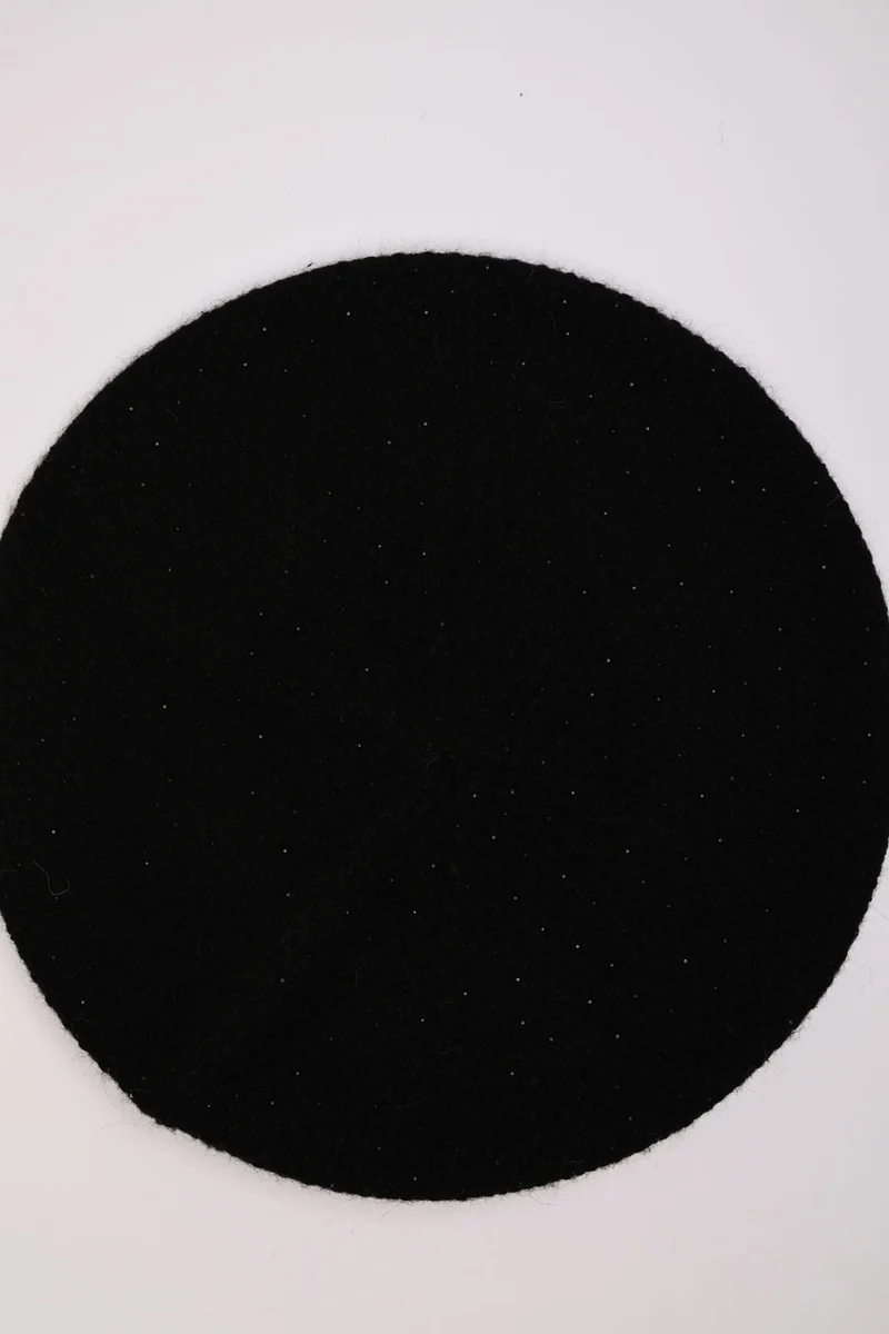 Basco in maglia con strass