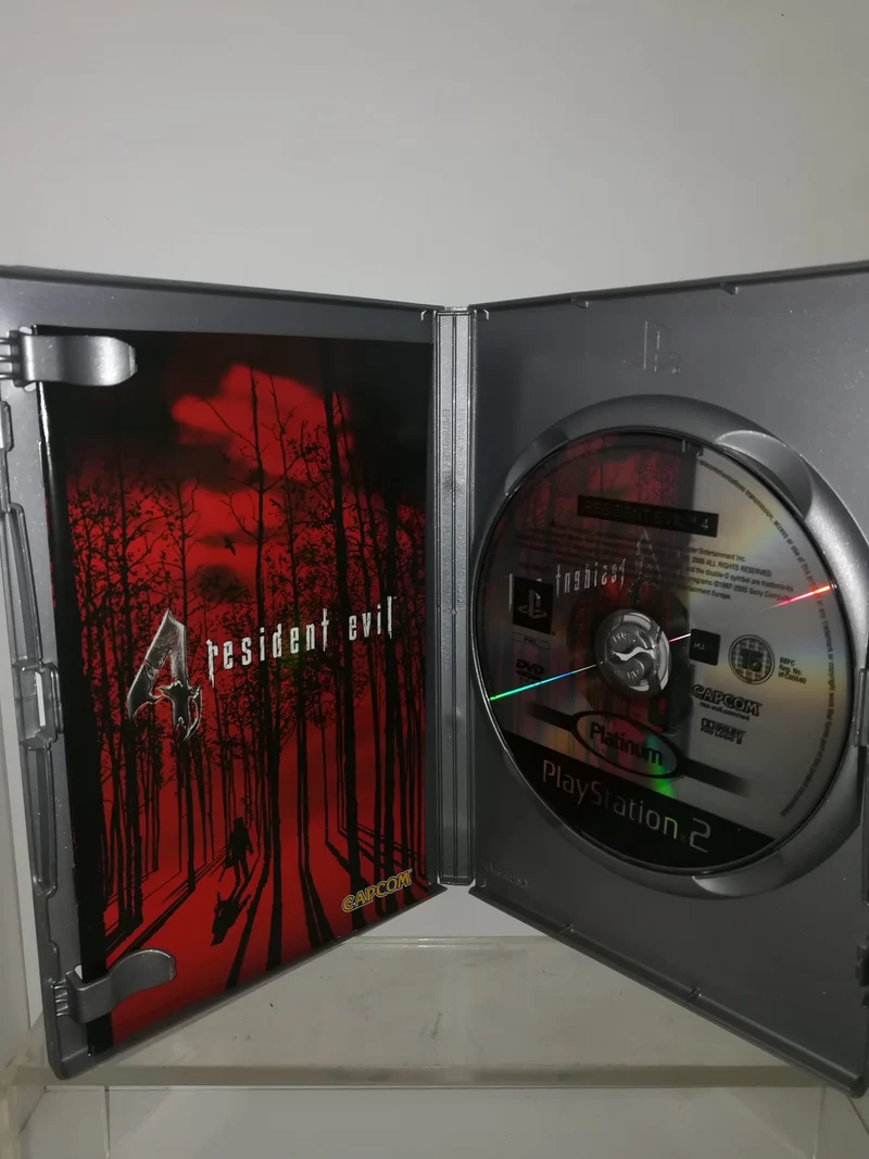 RESIDENT EVIL 4 PS2 (usato garantito)(versione italiana e spagnola)