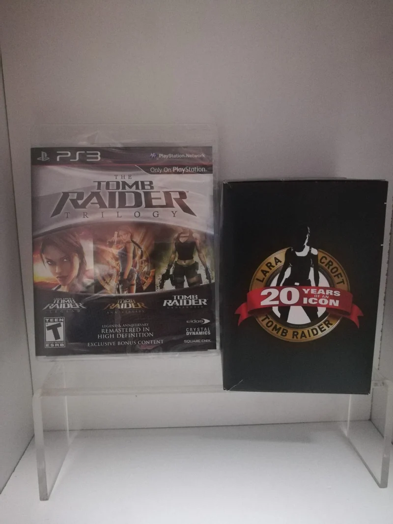 TOMB RAIDER TRILOGY PS3 (parlato in italiano)+FIGURE LARA CROFT 20 YEARS