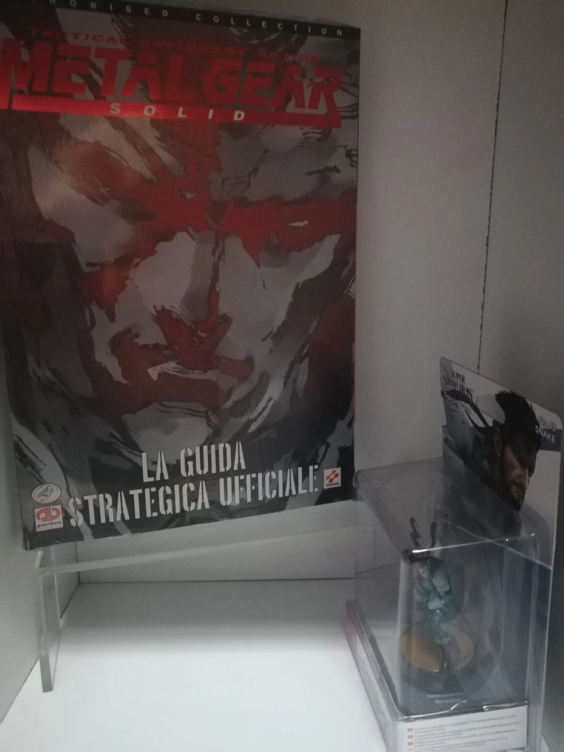 METAL GEAR SOLID-GUIDA STRATEGICA+AMIIBO SNAKE