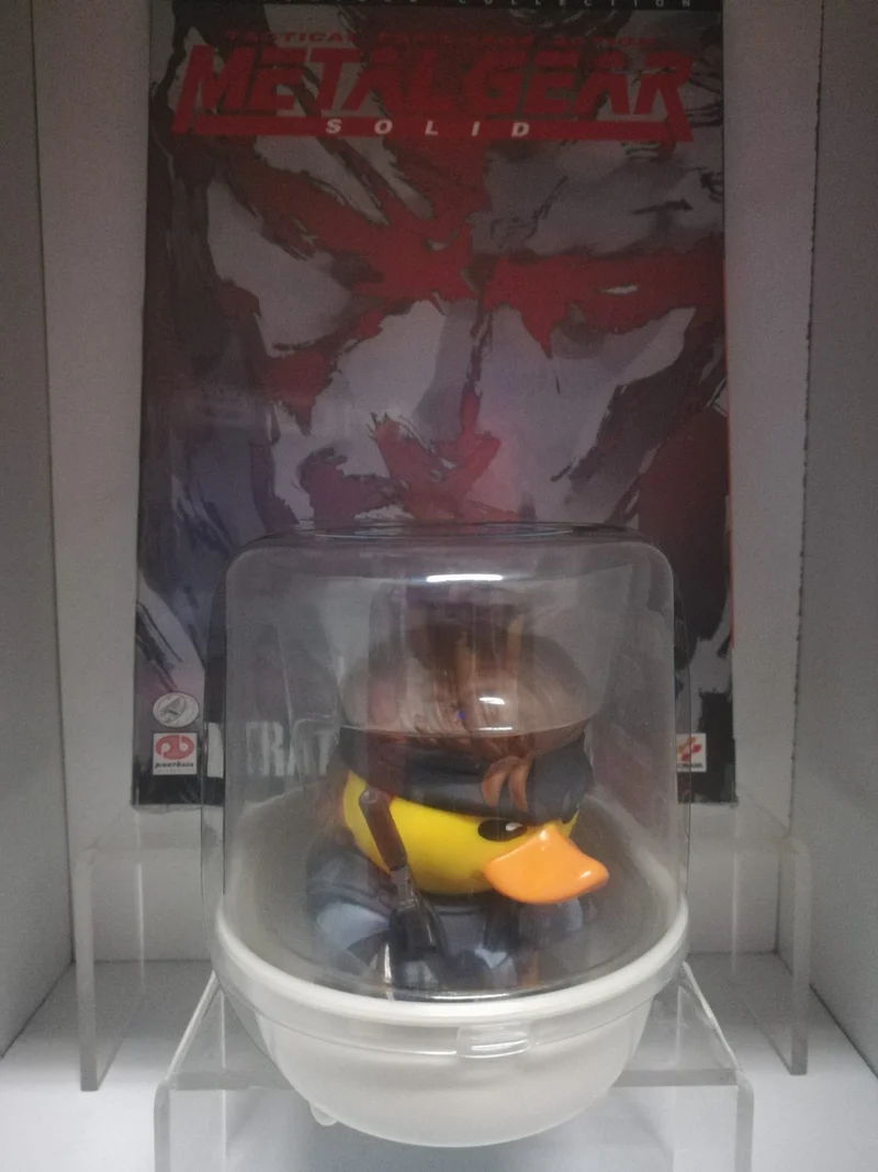 METAL GEAR SOLID-GUIDA STRATEGICA (del 1999 no ristampa )+TUBBZ METAL GEAR SOLID