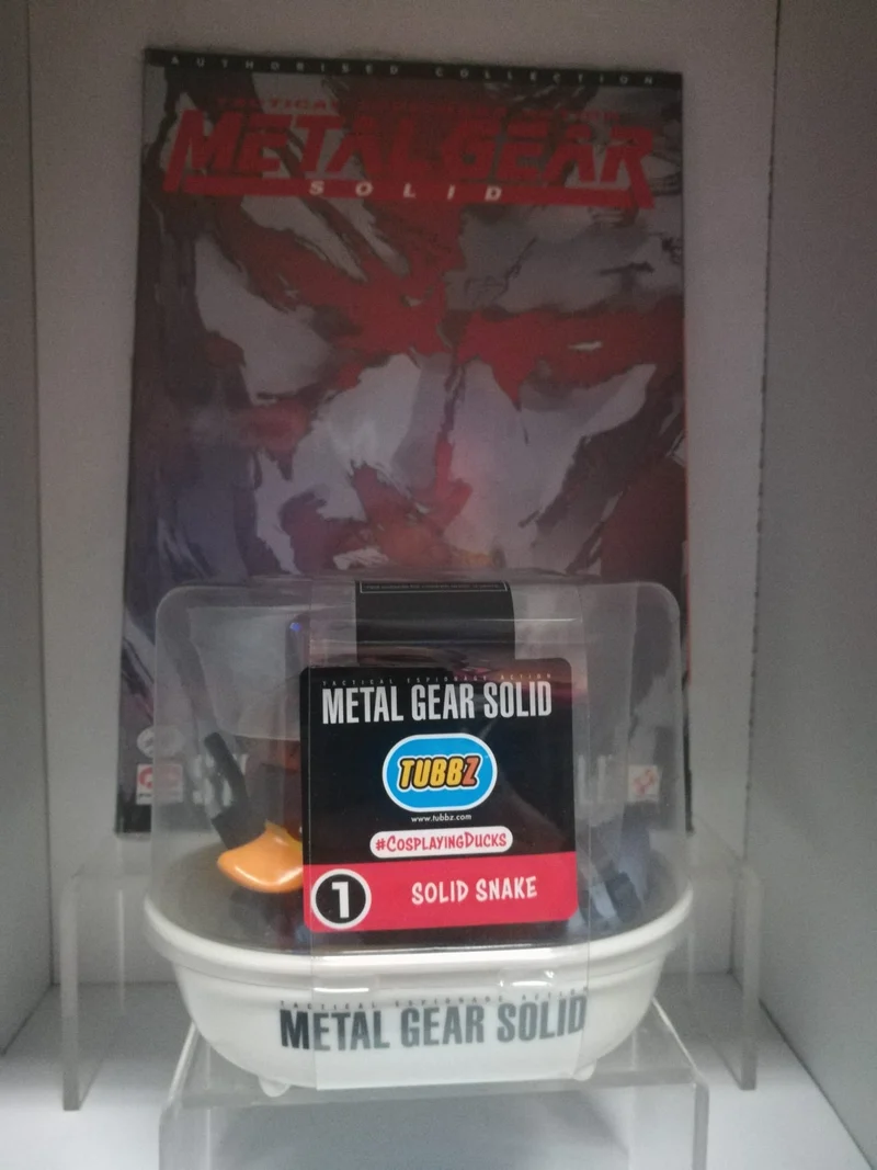 METAL GEAR SOLID-GUIDA STRATEGICA (del 1999 no ristampa )+TUBBZ METAL GEAR SOLID