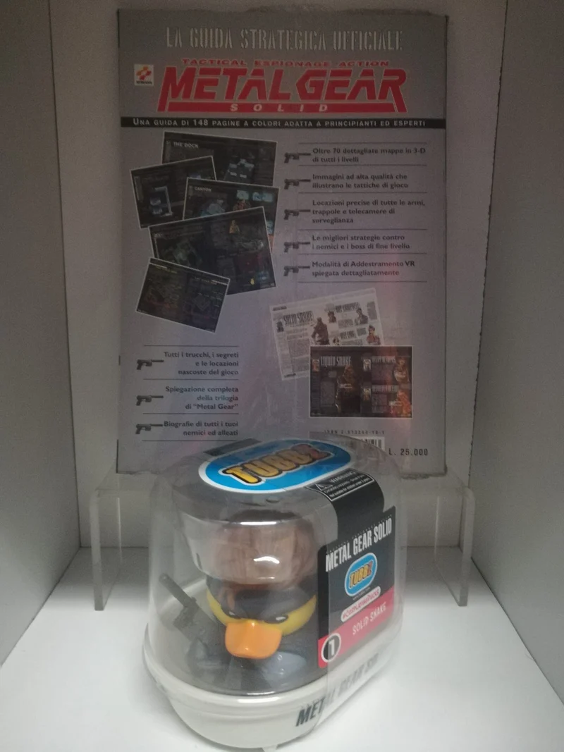 METAL GEAR SOLID-GUIDA STRATEGICA (del 1999 no ristampa )+TUBBZ METAL GEAR SOLID