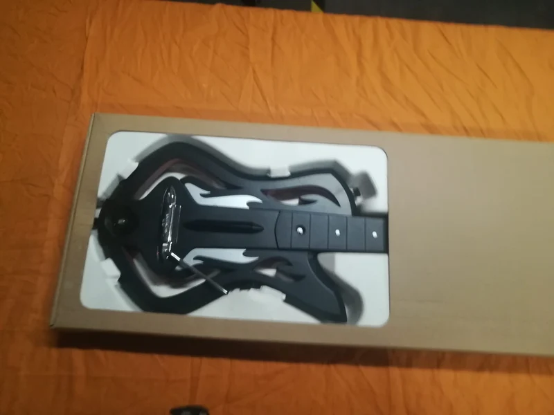 GUITAR HERO WARRIORS OF ROCK XBOX 360 (usato garantito)(solo chitarra)