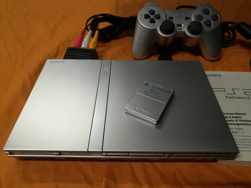 CONSOLE PS2 SATIN SILVER (usato garantito)(completa -come se fosse nuova)
