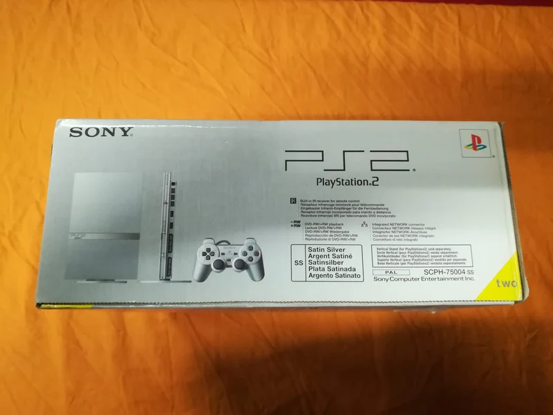 CONSOLE PS2 SATIN SILVER (usato garantito)(completa -come se fosse nuova)