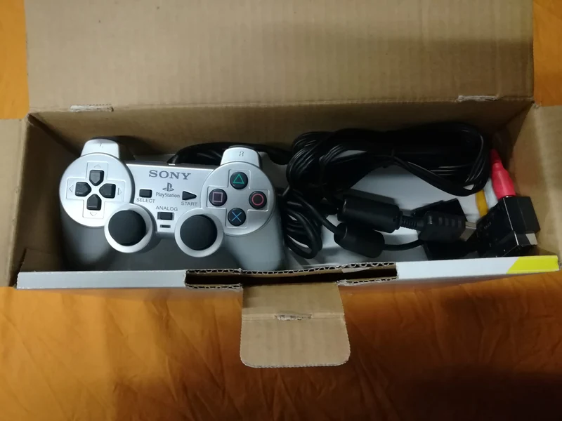 CONSOLE PS2 SATIN SILVER (usato garantito)(completa -come se fosse nuova)