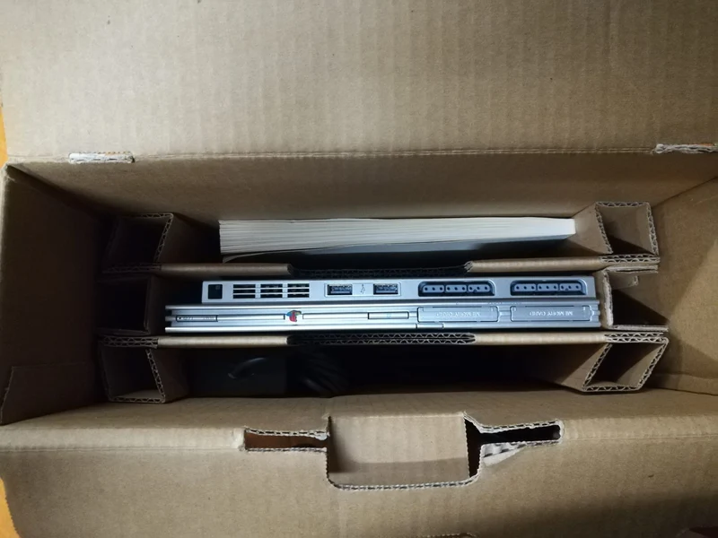 CONSOLE PS2 SATIN SILVER (usato garantito)(completa -come se fosse nuova)