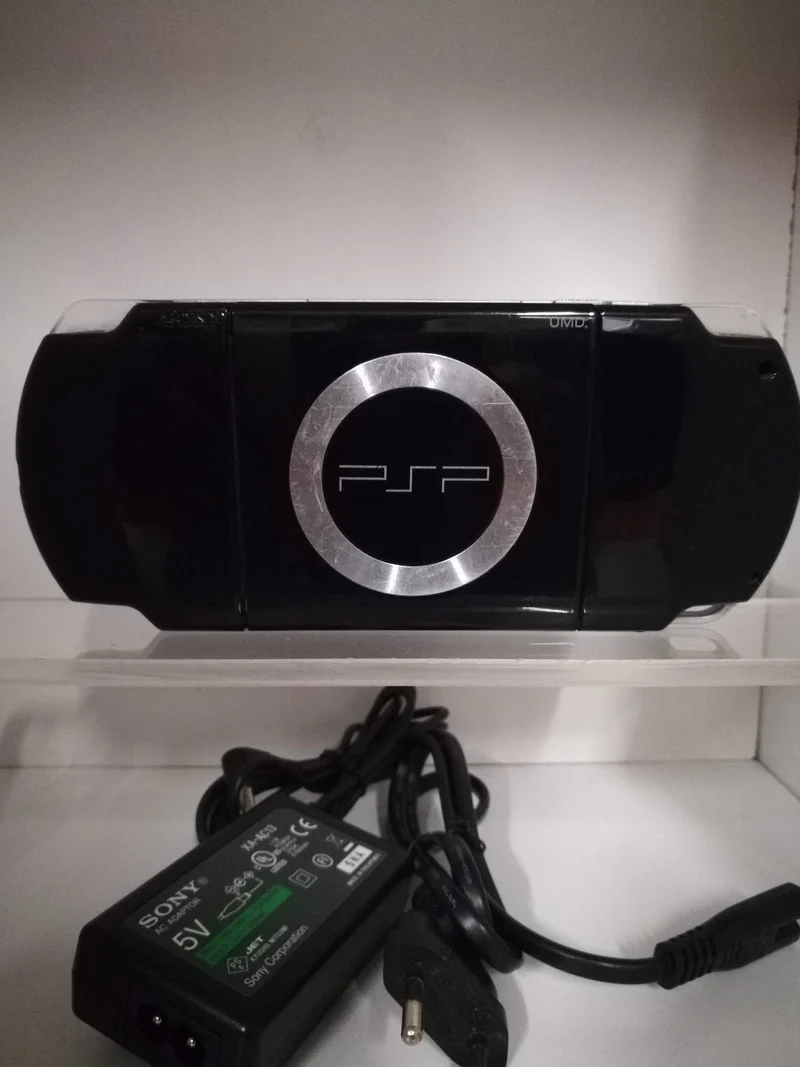 CONSOLE PSP 2004 (usato garantito)(senza scatola)+(memory 1GB)