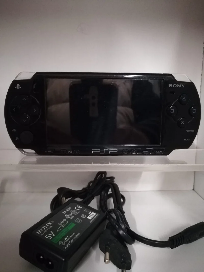 CONSOLE PSP 2004 (usato garantito)(senza scatola)+(memory 1GB)