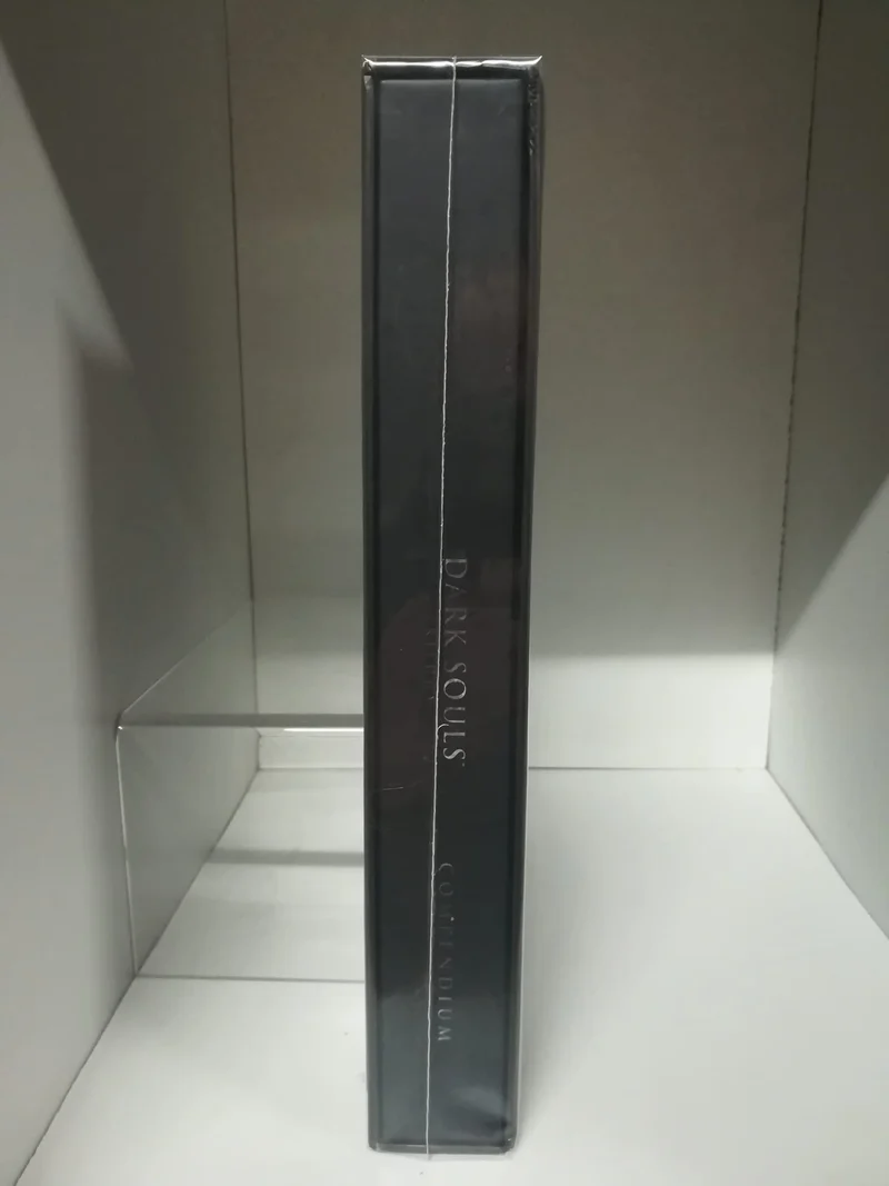 DARK SOULS TRILOGY COMPENDIUM GUIDA (nuova)e stata sostituita la pellicola esterna