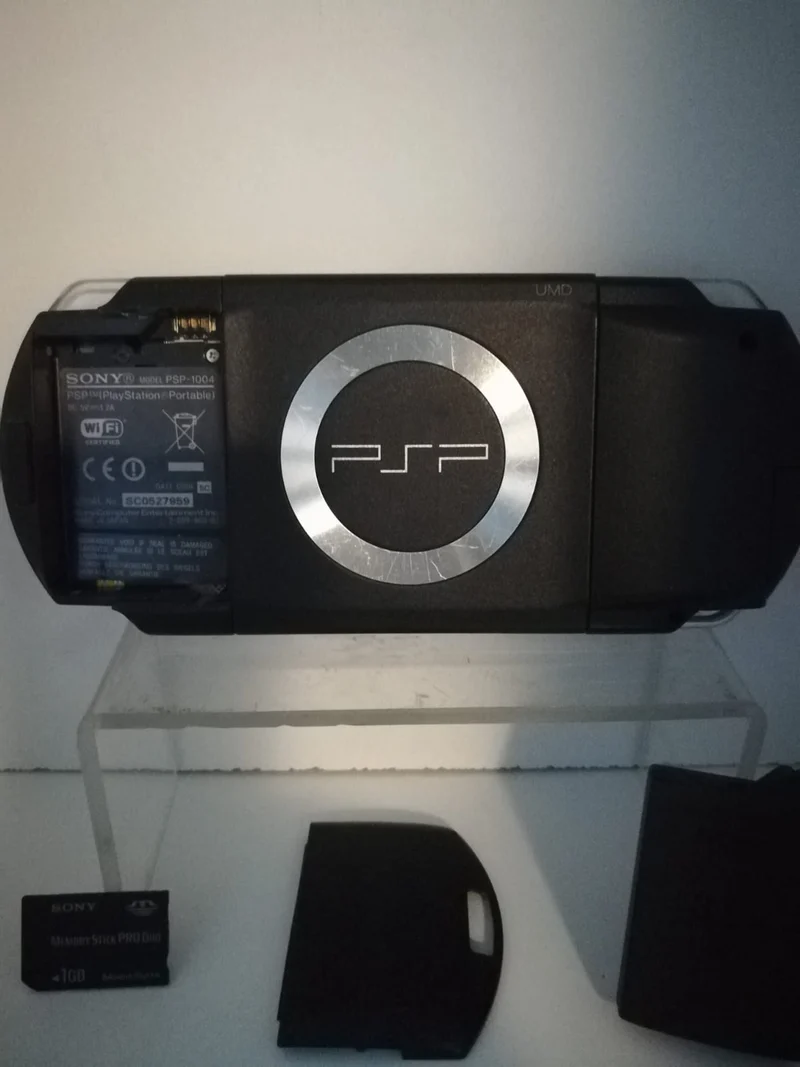 CONSOLE PSP PLAYSTATION PORTABLE MODELLO 1004(senza scatola)+(memori da 1GB)