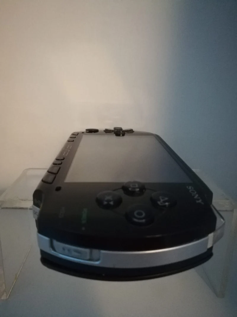 CONSOLE PSP PLAYSTATION PORTABLE MODELLO 1004(senza scatola)+(memori da 1GB)