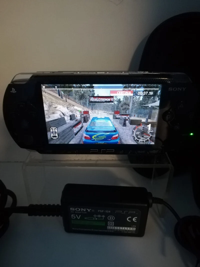 CONSOLE PSP PLAYSTATION PORTABLE MODELLO 1004(senza scatola)+(memori da 1GB)