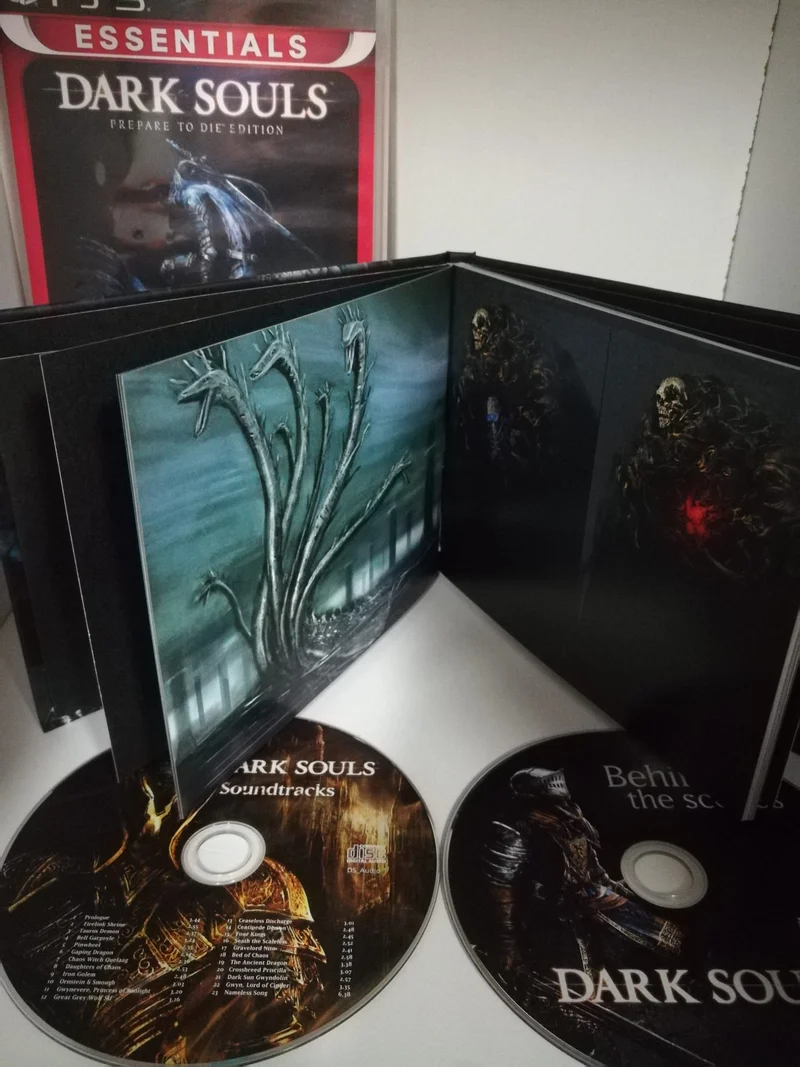 DARK SOULS PREPARE TO DIE EDITION PS3 (versione italiana usato)DARK SOULS ART BOOK (con DVD video e CD Soundtracks)