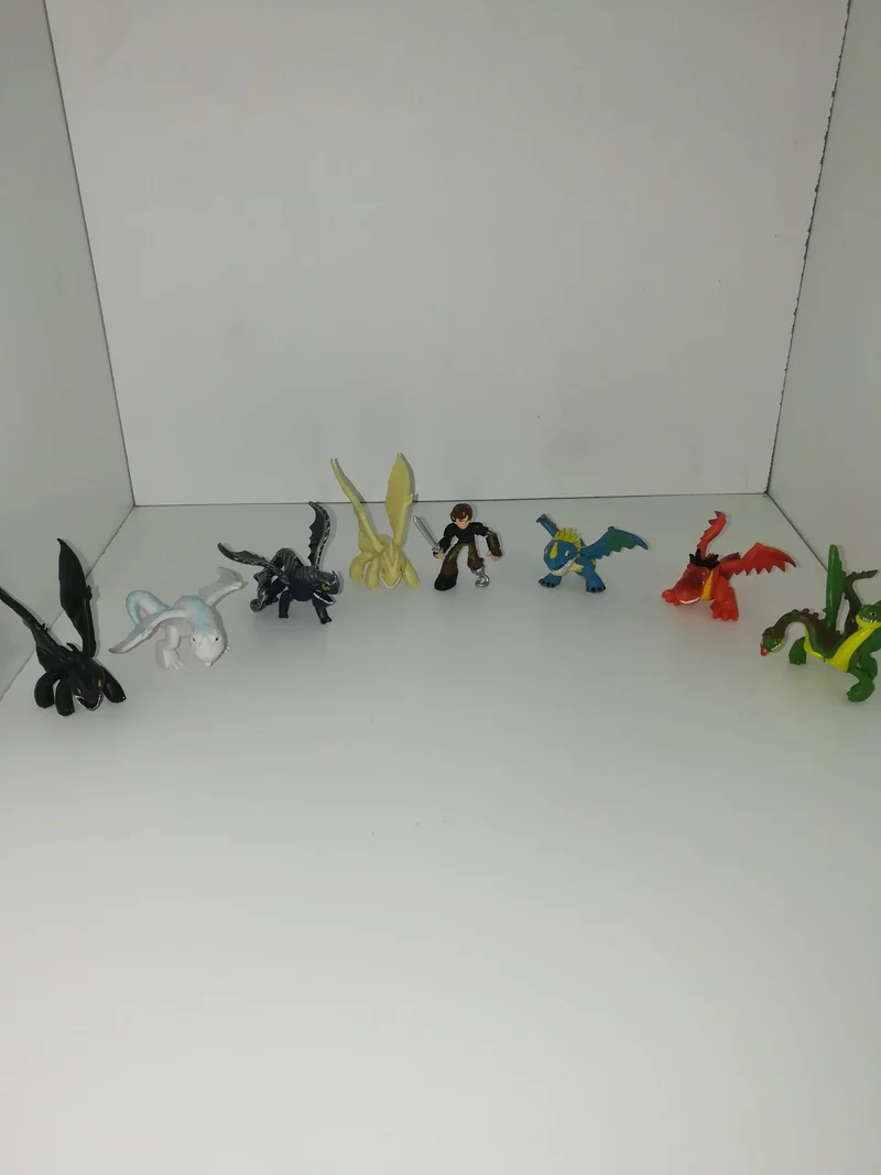DRAGON TRAINER MINI FIGURE (4cm)